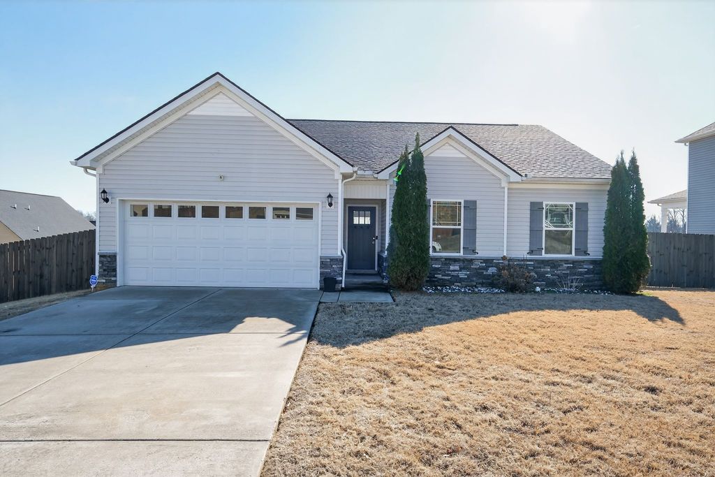 1344 Busiris Dr, Hermitage, TN 37076