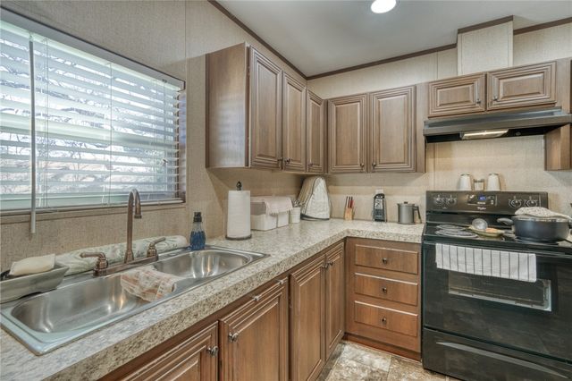 2095 FM 1452 W, Madisonville, TX 77864