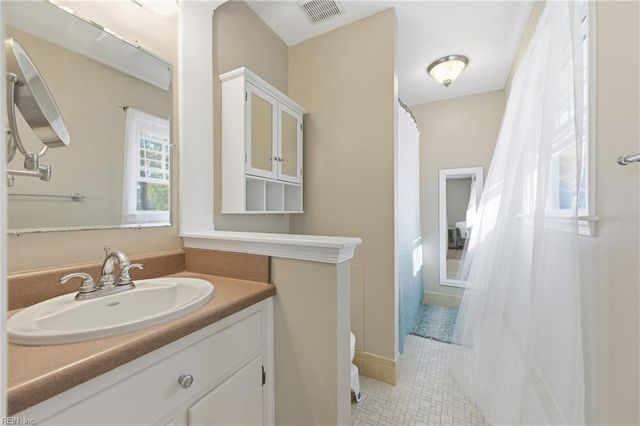 335 Deaton DR, Hampton, VA 23669