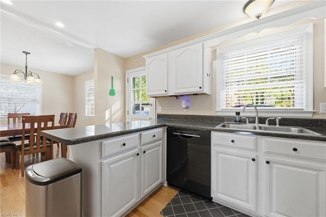 335 Deaton DR, Hampton, VA 23669