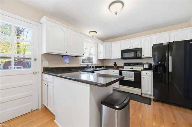 335 Deaton DR, Hampton, VA 23669