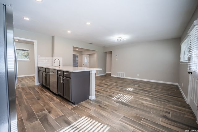 5628 CHARLIE CHAN DR, San Antonio, TX 78240