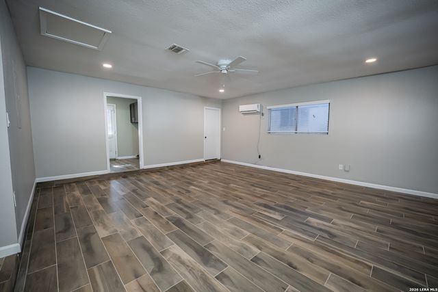 5628 CHARLIE CHAN DR, San Antonio, TX 78240