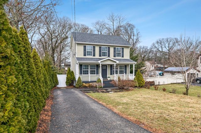 7 Freeman Avenue, Nesconset, NY 11767