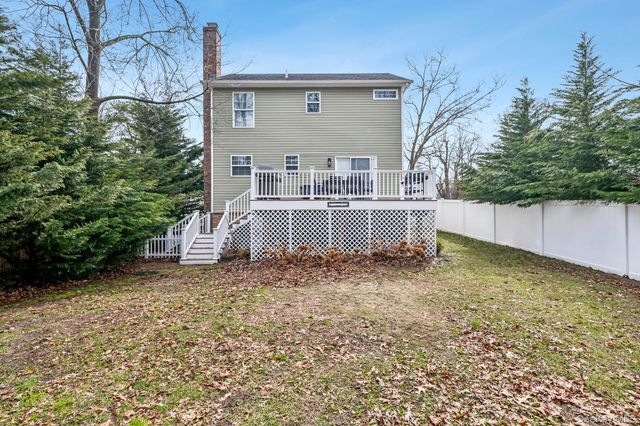 7 Freeman Avenue, Nesconset, NY 11767