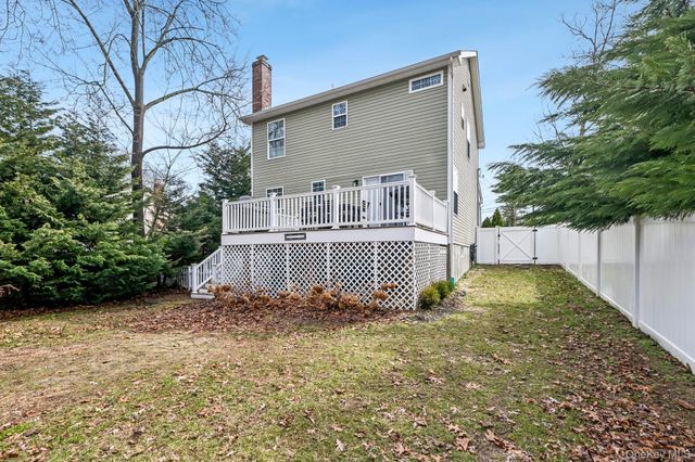 7 Freeman Avenue, Nesconset, NY 11767