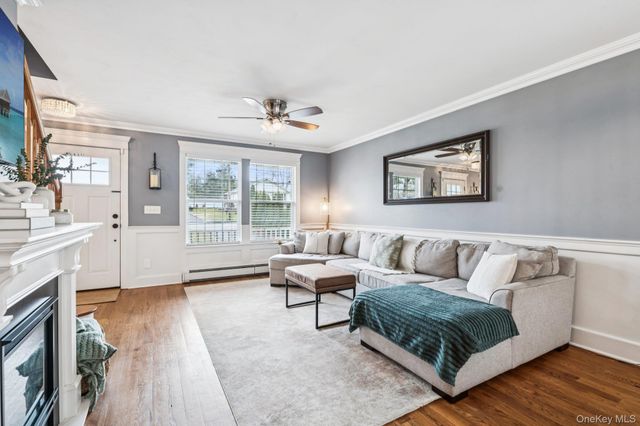 7 Freeman Avenue, Nesconset, NY 11767