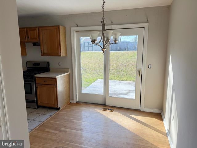 8 WHEATFIELD DR, Carlisle, PA 17015