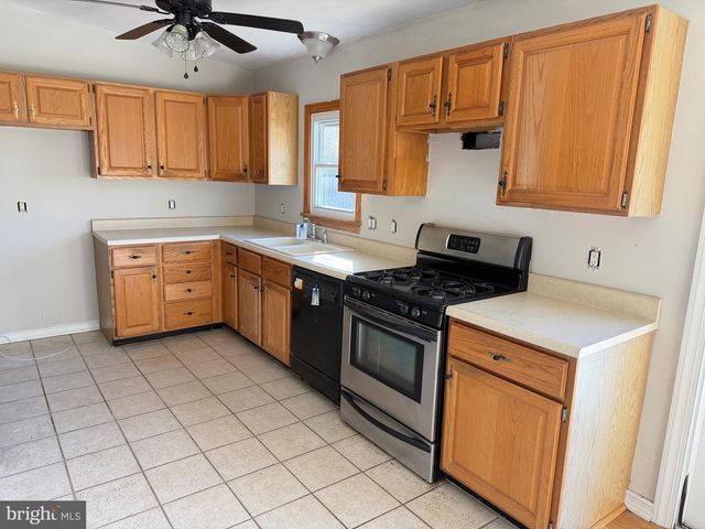 8 WHEATFIELD DR, Carlisle, PA 17015