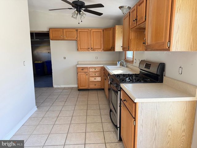 8 WHEATFIELD DR, Carlisle, PA 17015
