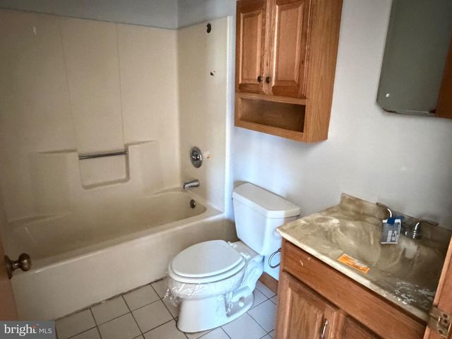 8 WHEATFIELD DR, Carlisle, PA 17015