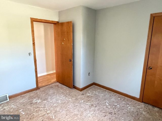 8 WHEATFIELD DR, Carlisle, PA 17015