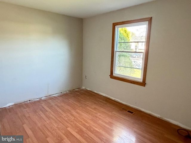 8 WHEATFIELD DR, Carlisle, PA 17015