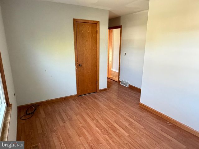 8 WHEATFIELD DR, Carlisle, PA 17015