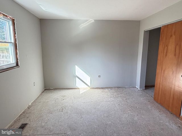 8 WHEATFIELD DR, Carlisle, PA 17015