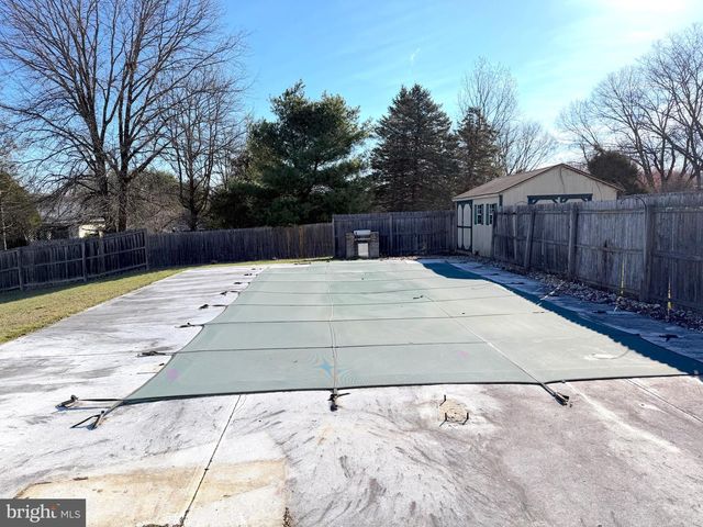 8 WHEATFIELD DR, Carlisle, PA 17015