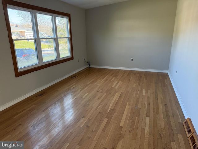 8 WHEATFIELD DR, Carlisle, PA 17015