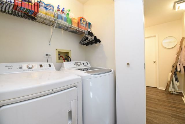 1406 River Oak Drive, Naperville, IL 60565