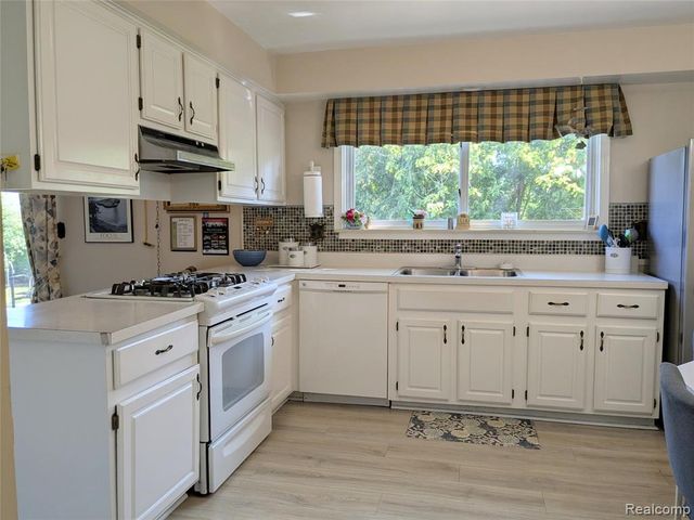 45860 Keding Street, Utica, MI 48317
