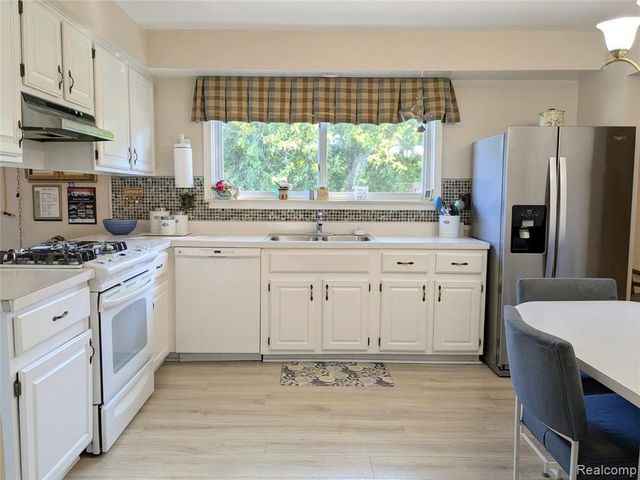45860 Keding Street, Utica, MI 48317