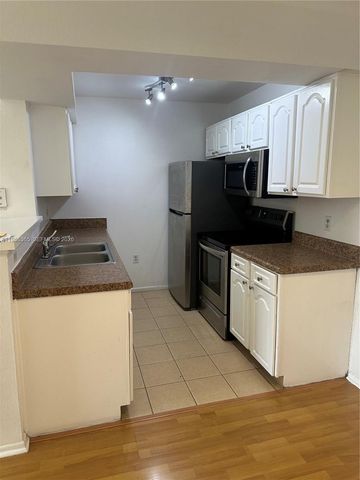 15560 SW 104th Ter 625, Miami, FL 33196