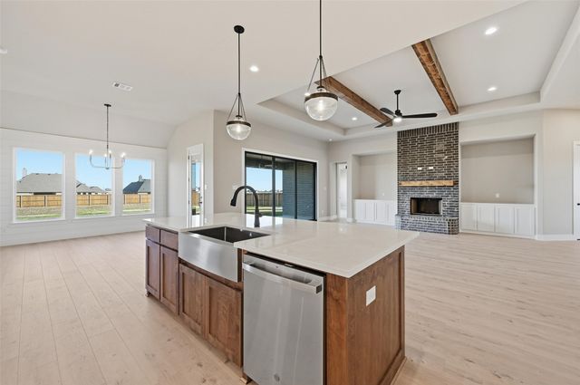 136 Grey Wolf, Godley, TX 76044