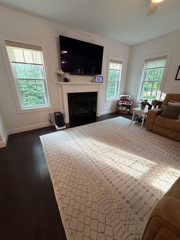 203 Albee Rd, Uxbridge, MA 01569