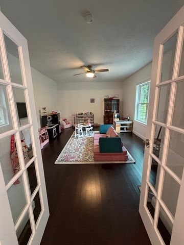 203 Albee Rd, Uxbridge, MA 01569