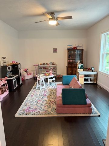 203 Albee Rd, Uxbridge, MA 01569