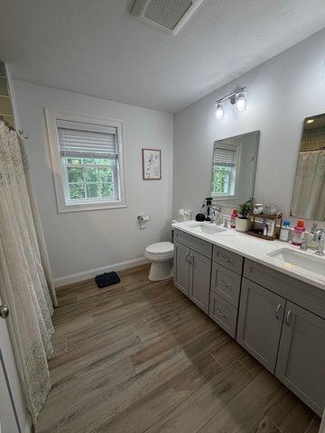 203 Albee Rd, Uxbridge, MA 01569