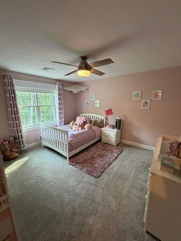 203 Albee Rd, Uxbridge, MA 01569
