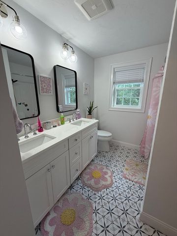 203 Albee Rd, Uxbridge, MA 01569