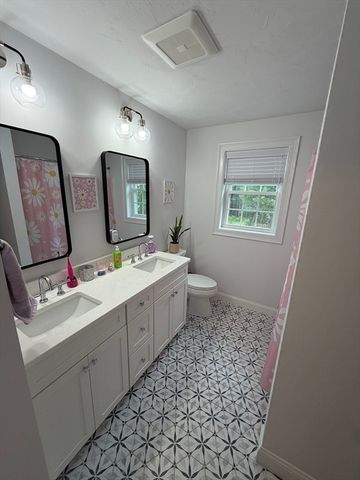 203 Albee Rd, Uxbridge, MA 01569