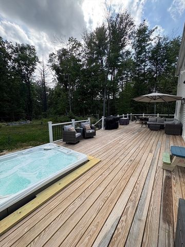 203 Albee Rd, Uxbridge, MA 01569