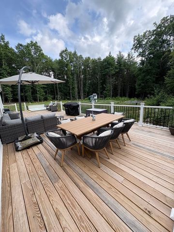 203 Albee Rd, Uxbridge, MA 01569