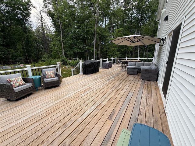 203 Albee Rd, Uxbridge, MA 01569