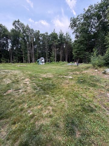 203 Albee Rd, Uxbridge, MA 01569