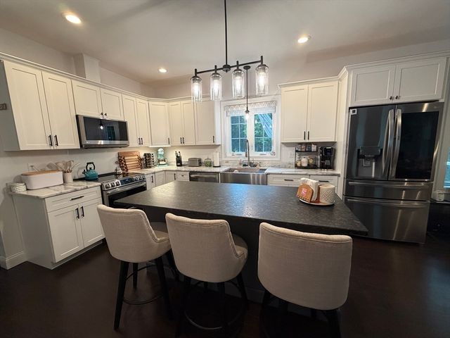 203 Albee Rd, Uxbridge, MA 01569