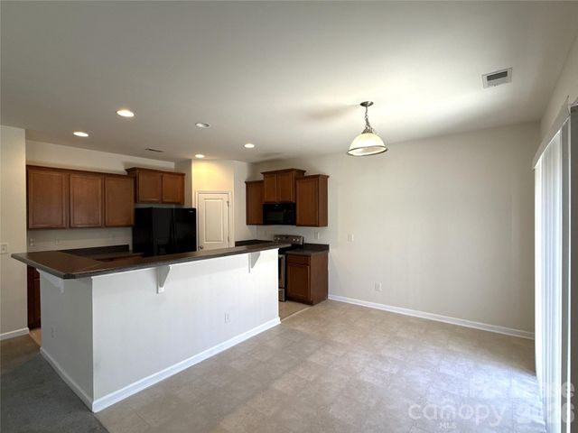 354 Cornielle Lane, Charlotte, NC 28216