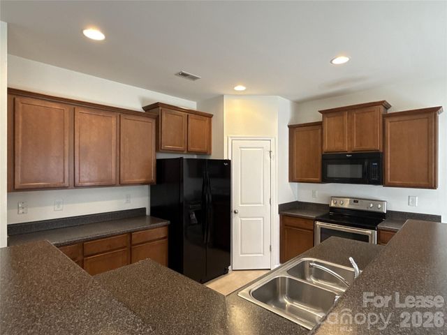 354 Cornielle Lane, Charlotte, NC 28216