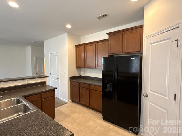 354 Cornielle Lane, Charlotte, NC 28216