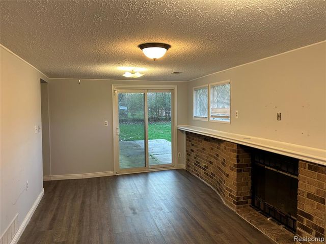 92 Kirk Lane, Troy, MI 48084