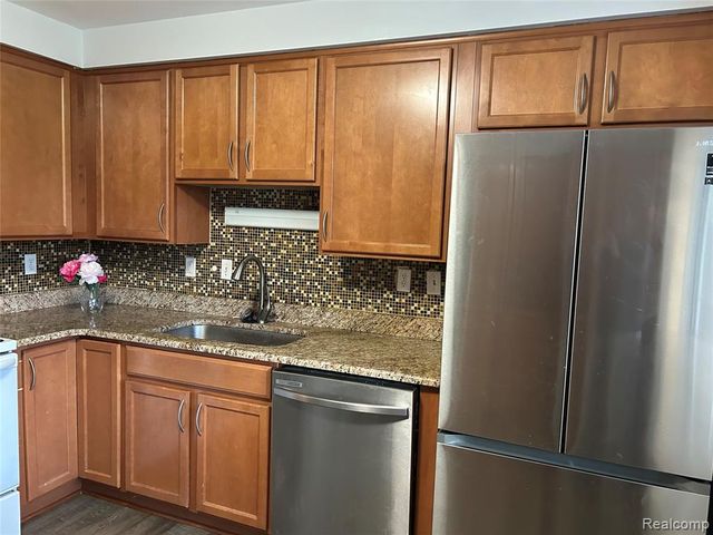 92 Kirk Lane, Troy, MI 48084