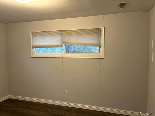 92 Kirk Lane, Troy, MI 48084