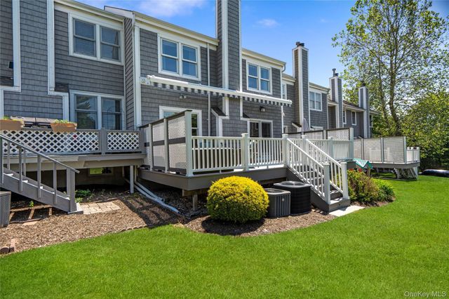 36 Sea Court Lane, Port Jefferson, NY 11777
