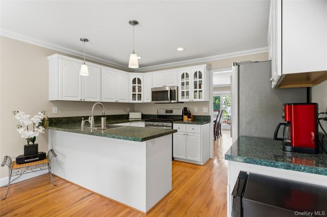 36 Sea Court Lane, Port Jefferson, NY 11777