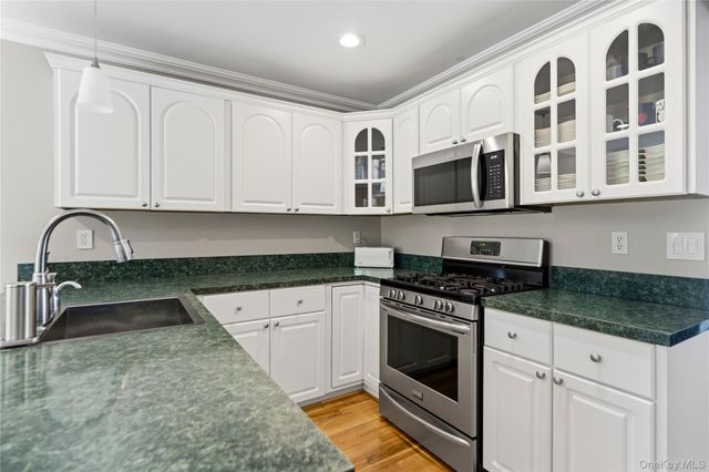 36 Sea Court Lane, Port Jefferson, NY 11777