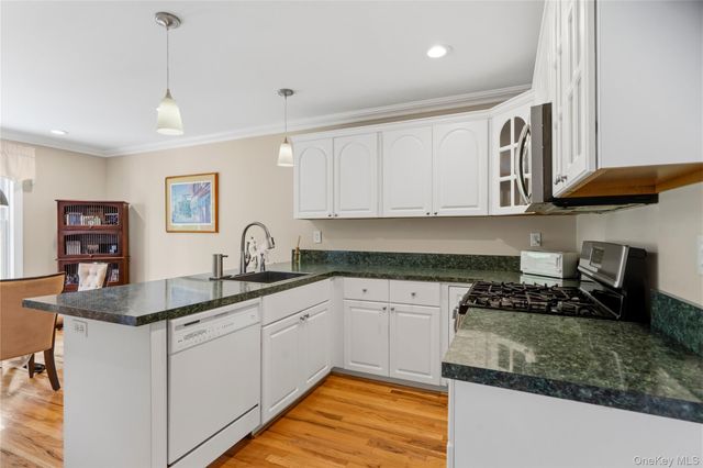 36 Sea Court Lane, Port Jefferson, NY 11777