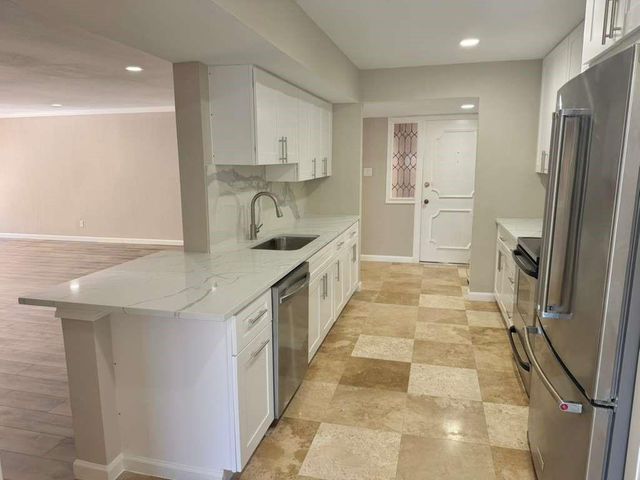 5050 Ambassador Way 212, Houston, TX 77056