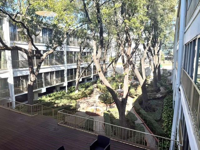 5050 Ambassador Way 212, Houston, TX 77056